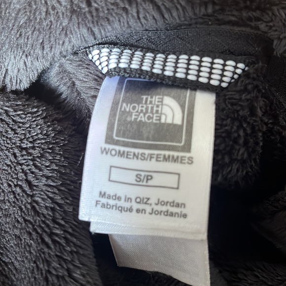 The North Face 1/4 zip pullover with Mitten sleeves - Picture 11 of 11